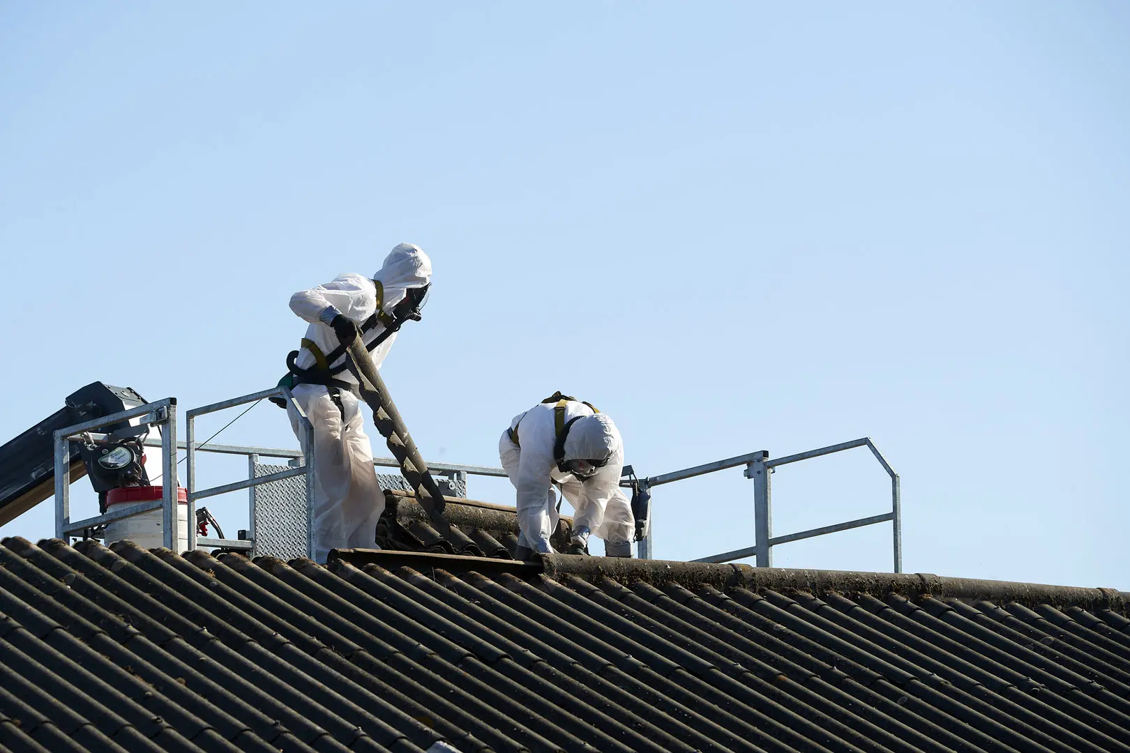 Asbest verwijdering op het dak